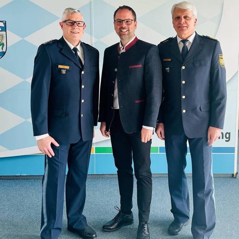 Roland Nist mit Bürgermeister Magg und Polizeipräsident Gietl