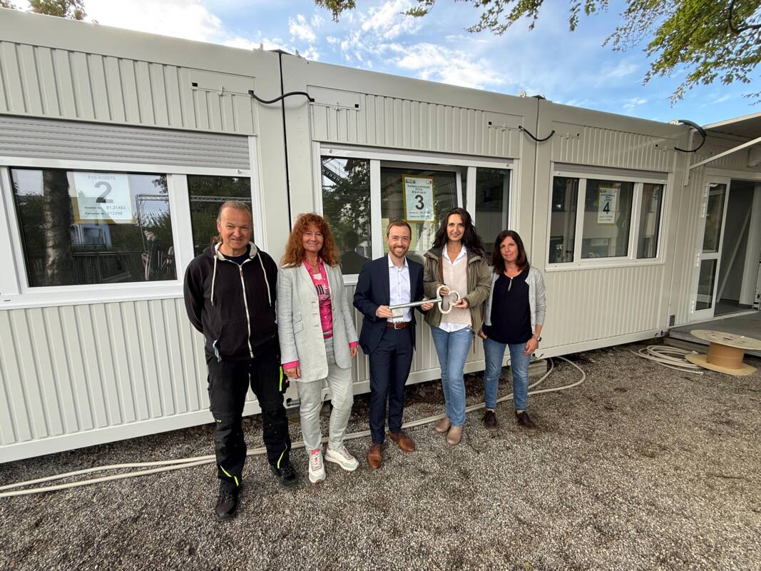 Schlüsselübergabe Containeranlage Grundschule Olching