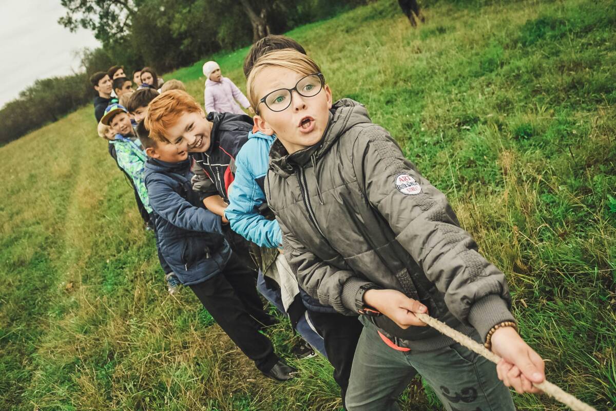 Kinder Seilziehen Mut